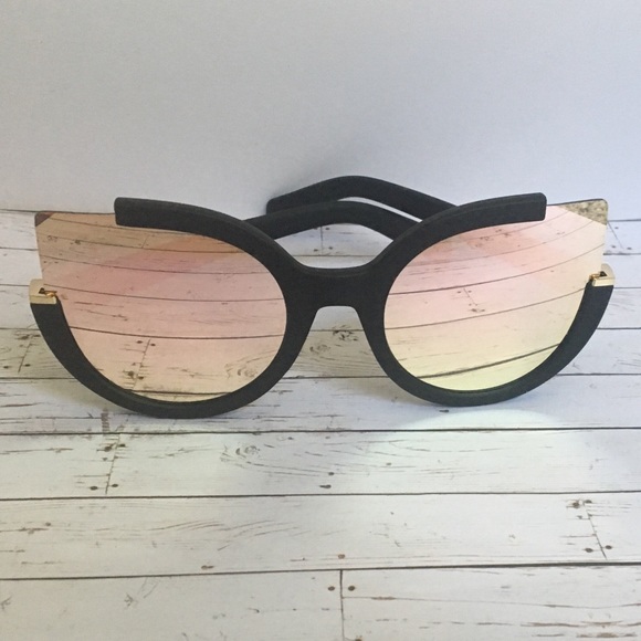Accessories - 🎉HP🎉 Oversized Cat Eye Mirror Lens Sunglasses
